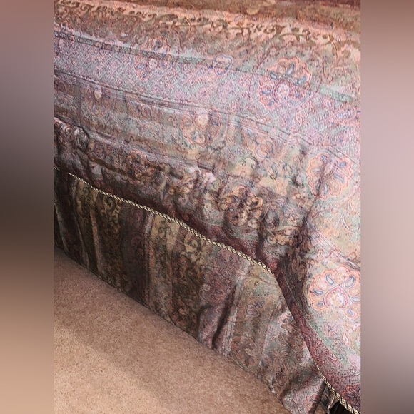 Queen Comforter Set Croscill Gold Paisley Sham Bedskirt 3 Decorative Pillows 7pc - Picture 5 of 16